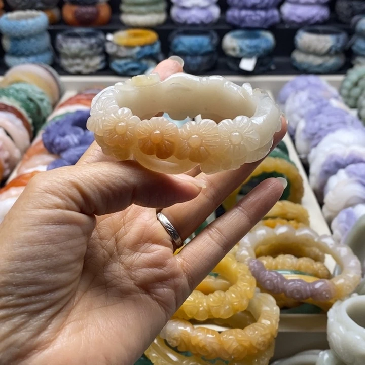 未镶嵌手镯石英岩玉