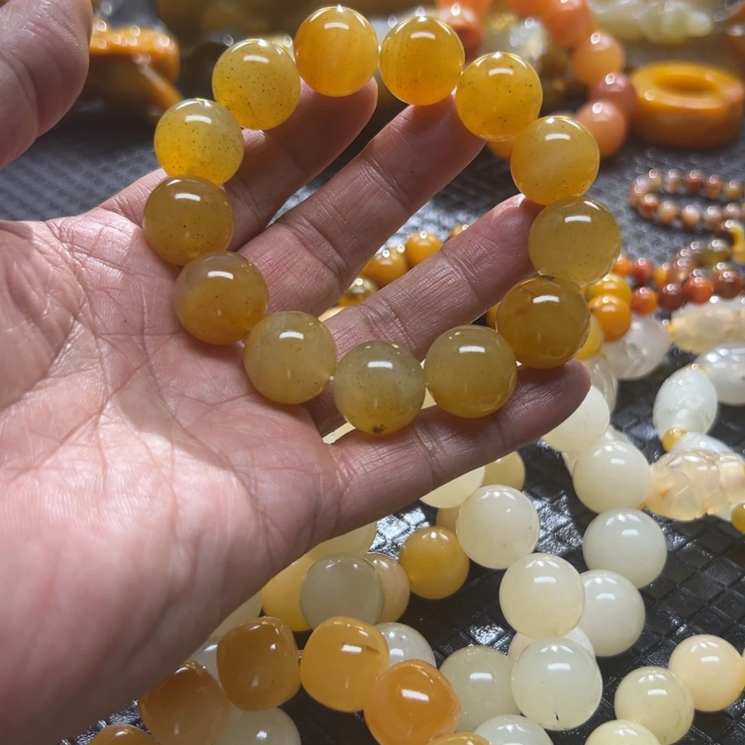 石英质玉未镶嵌颈饰