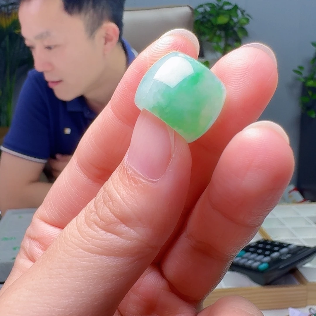 随***和翡翠裸石天然翡翠
