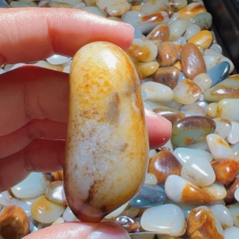 和田玉未镶嵌珠宝奇石44克