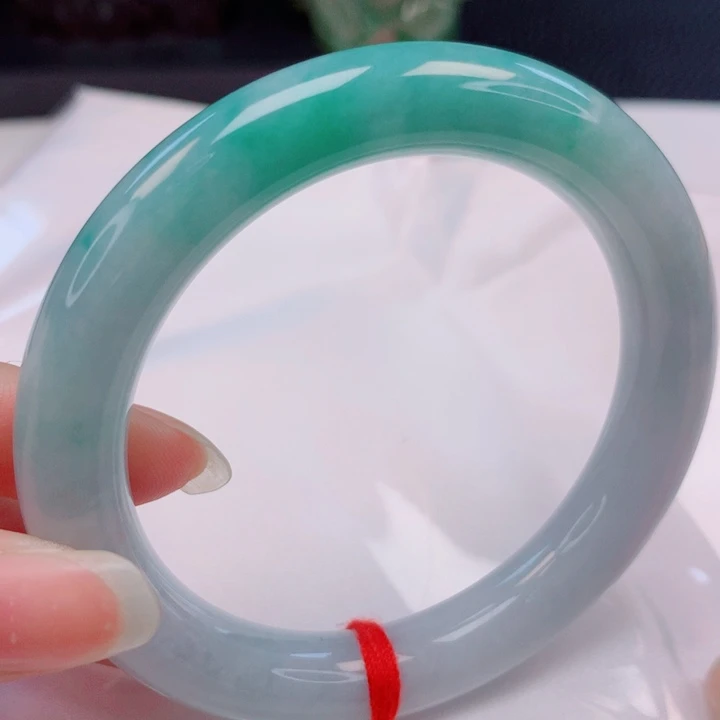 翡翠未镶嵌手镯（圆镯）