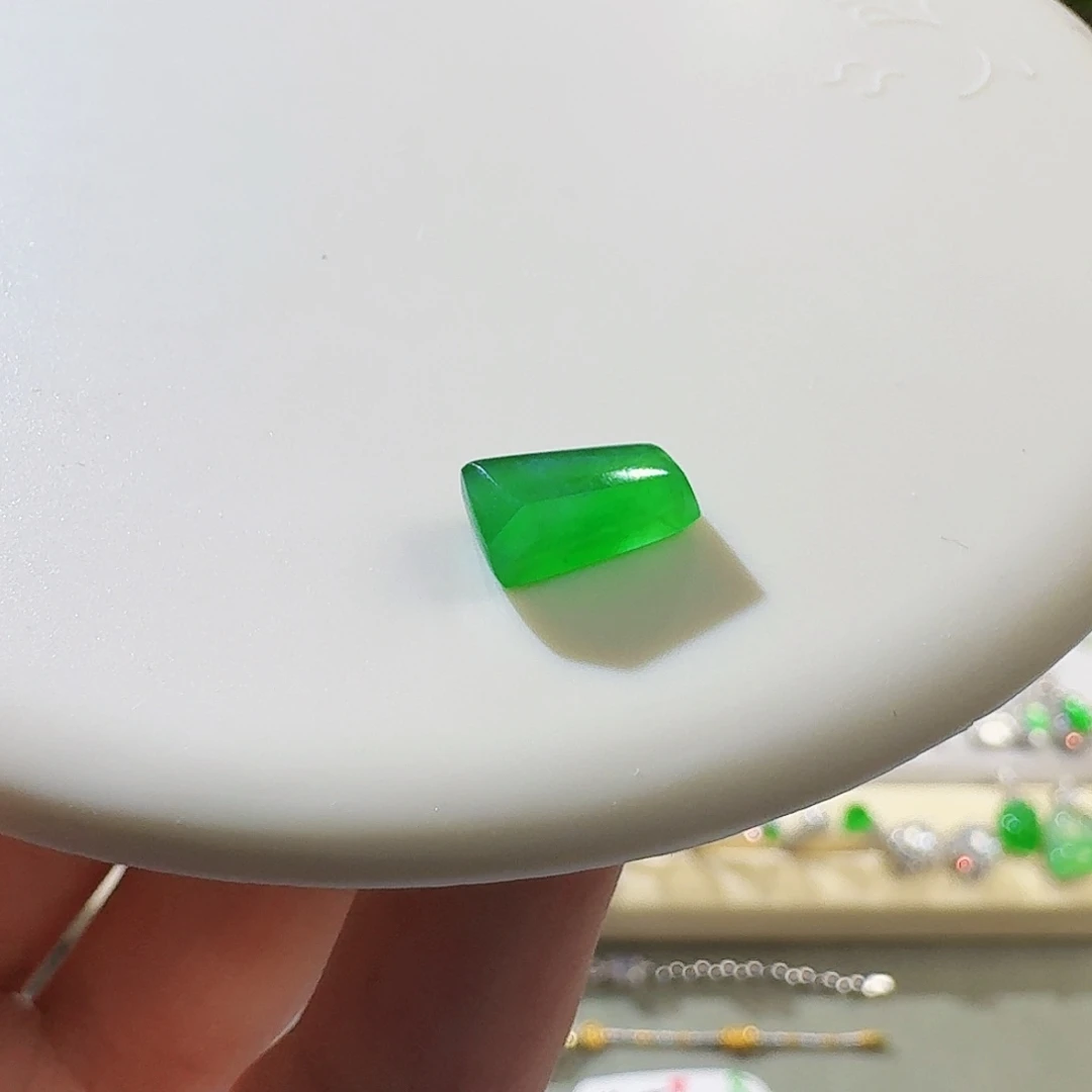 翡翠未镶嵌颈饰裸石