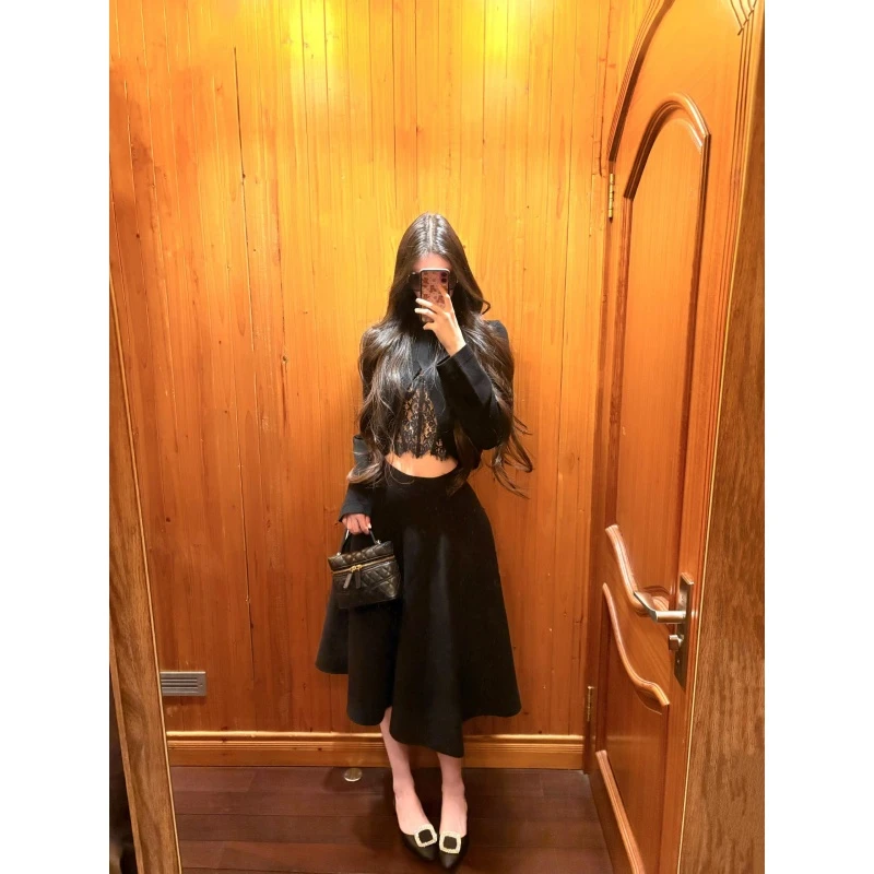 小香风套装女冬装千金重工鱼骨蕾丝吊带短款高领黑色毛衣休闲半裙