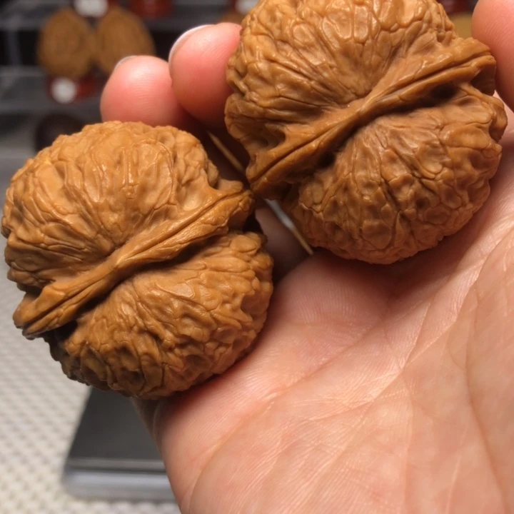 文玩核桃把件146浪纹绣球