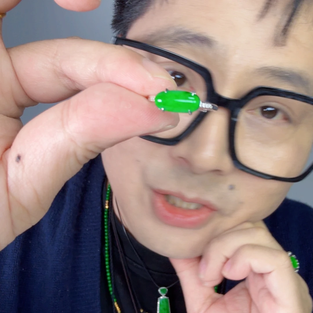 翡翠未镶嵌戒指一件