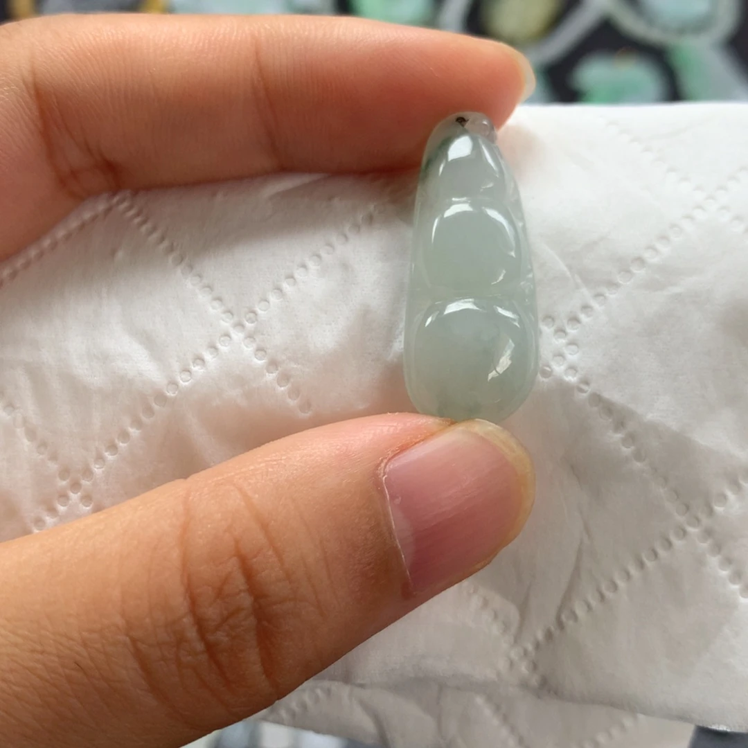 翡翠未镶嵌颈饰豆子