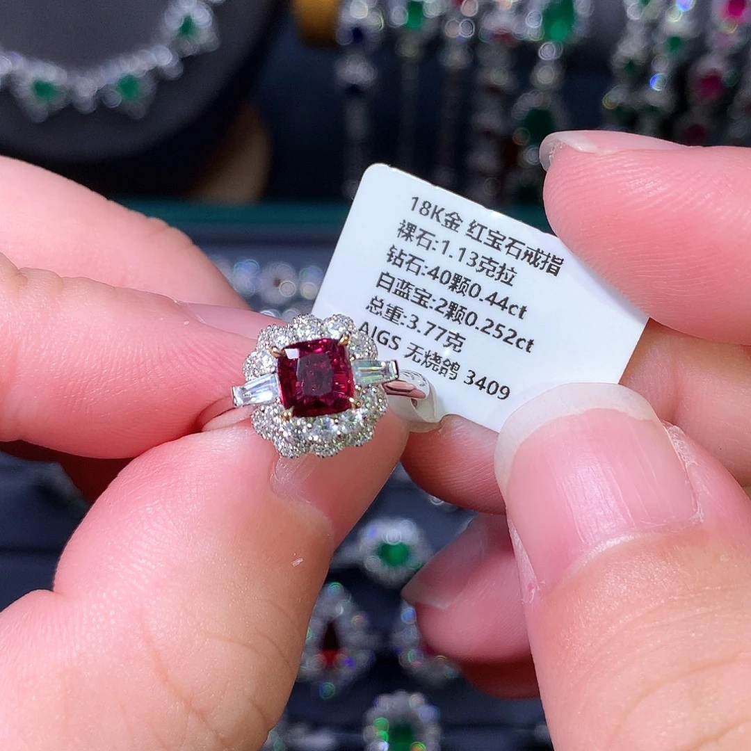 18K金镶嵌戒指红宝石