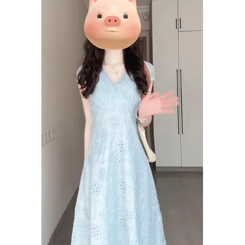 法式蓝色v领泡泡袖钩花镂空连衣裙女夏季海边度假气质显瘦长裙子