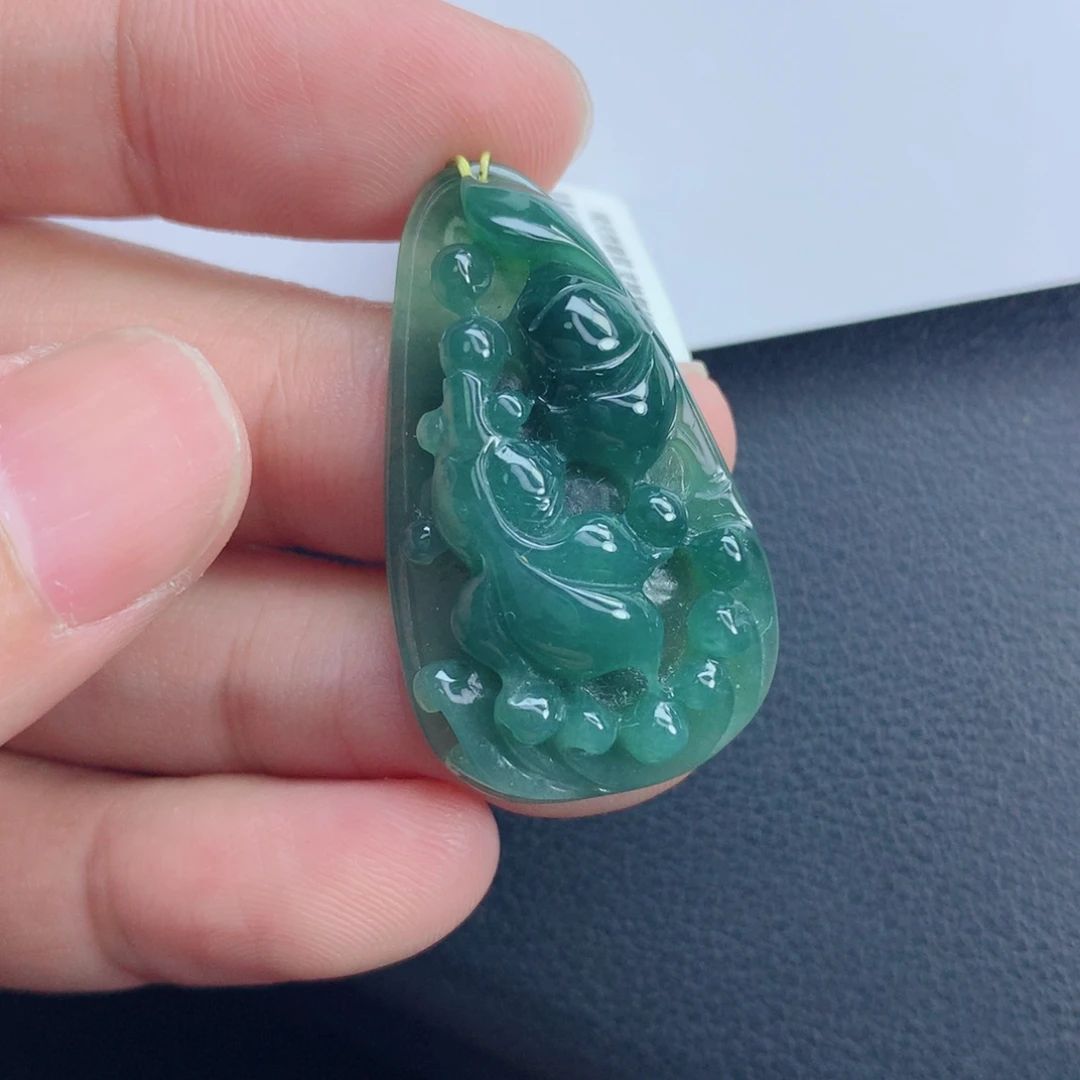 翡翠颈饰未镶嵌荷叶鱼