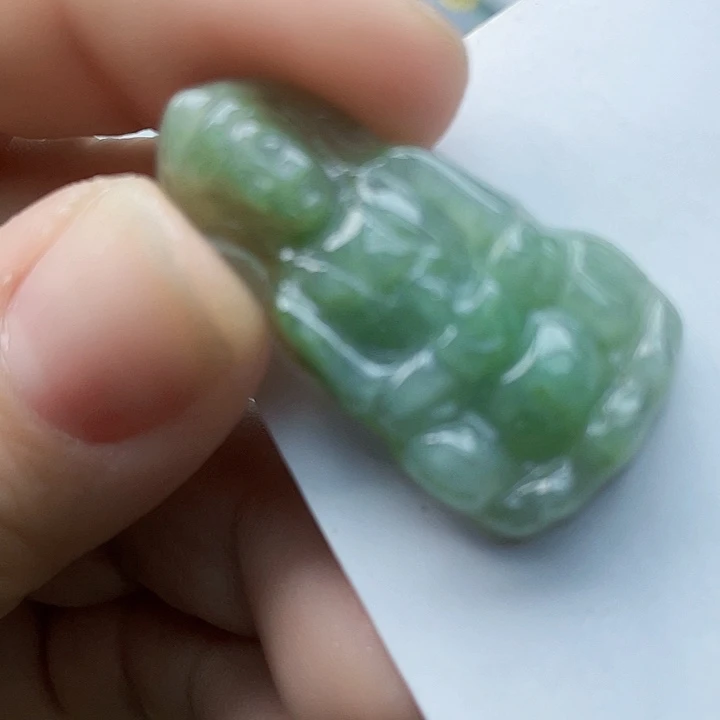 翡翠未镶嵌颈饰好