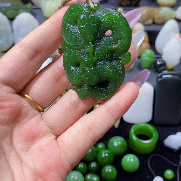 和田玉未镶嵌颈饰