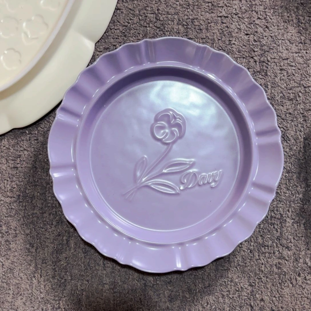 陶瓷紫浮雕花朵八寸餐盘微微瑕