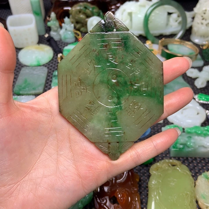 翡翠未镶嵌挂件清