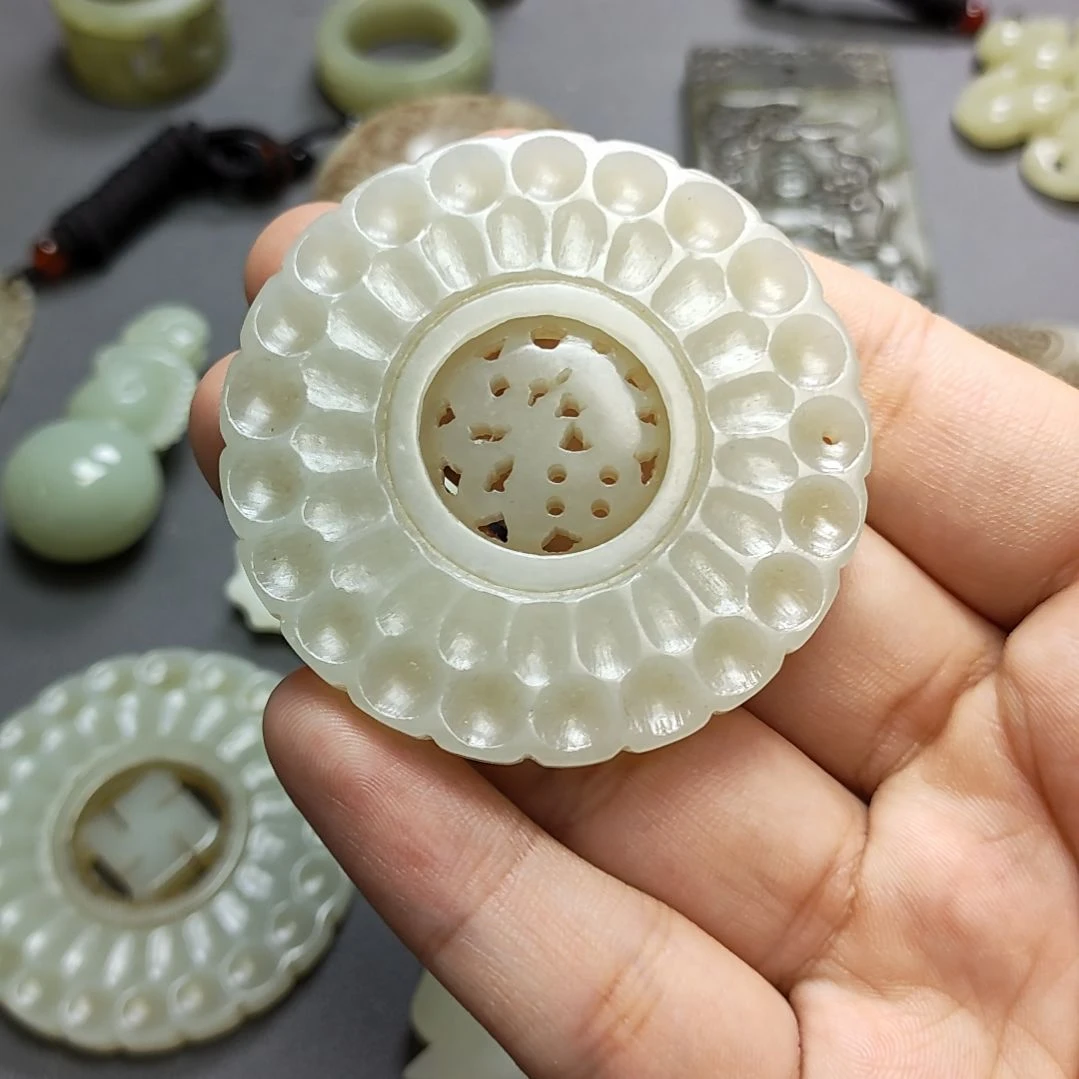 用***8和田玉未镶嵌颈饰