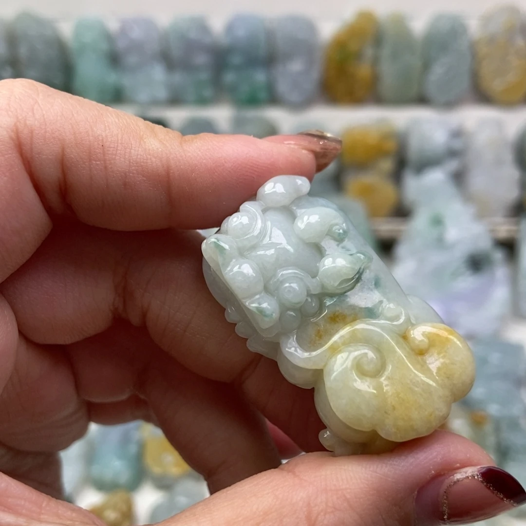 翡翠吊坠(赠链)未镶嵌