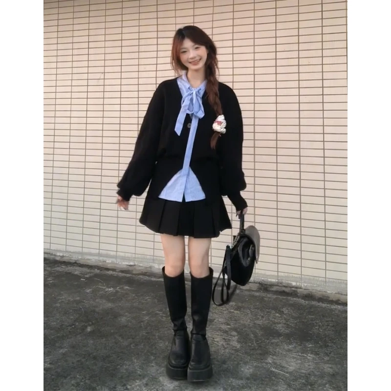 2025秋季新款女韩系穿搭宽松V领毛衣开衫条纹系带衬衫百褶半身裙