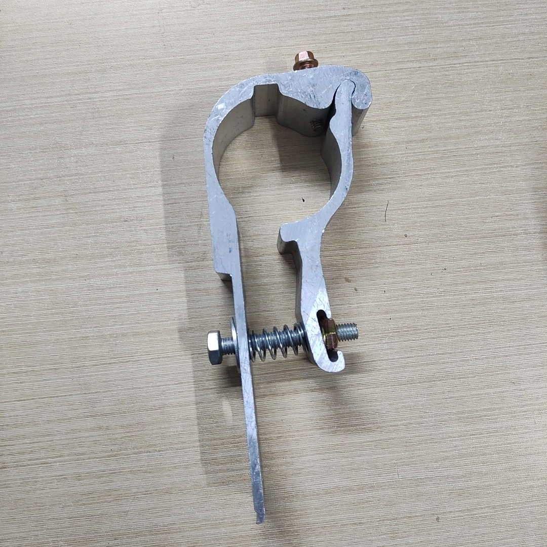 J7挡泥板支架卡子