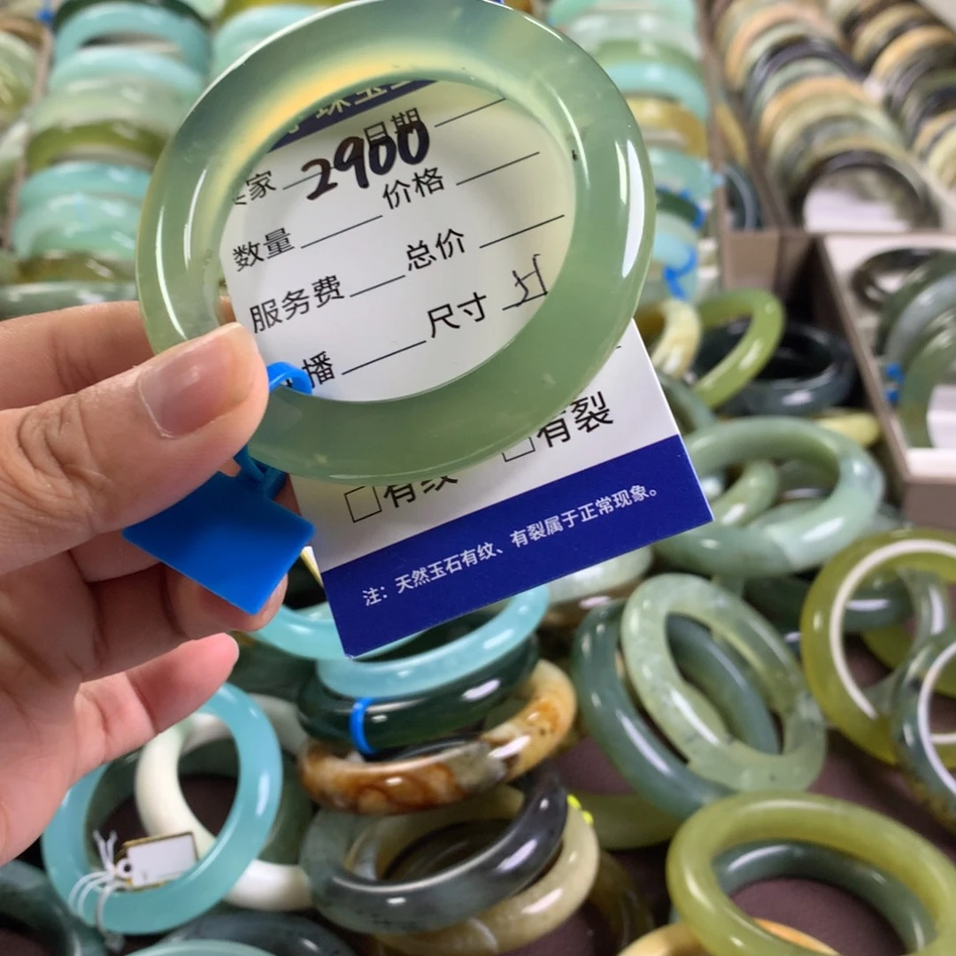 K***K蛇纹石玉未镶嵌手镯2900