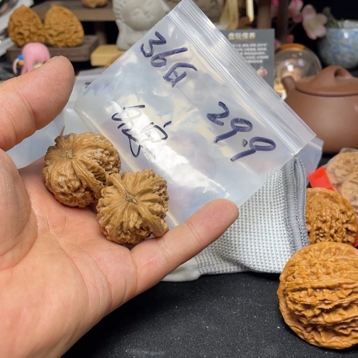 文玩核桃把件我**字白狮子