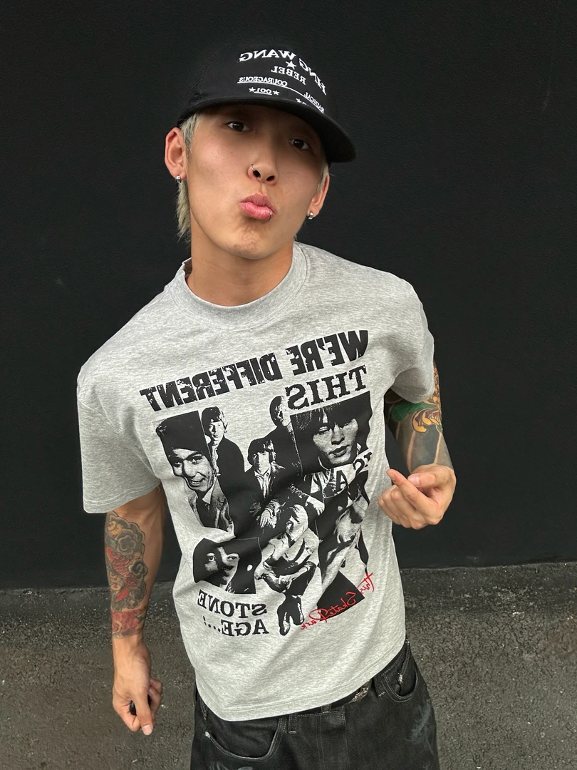 “滚石乐队"重磅索罗娜凉感正肩收领口收腰线小众印花男生短袖T恤