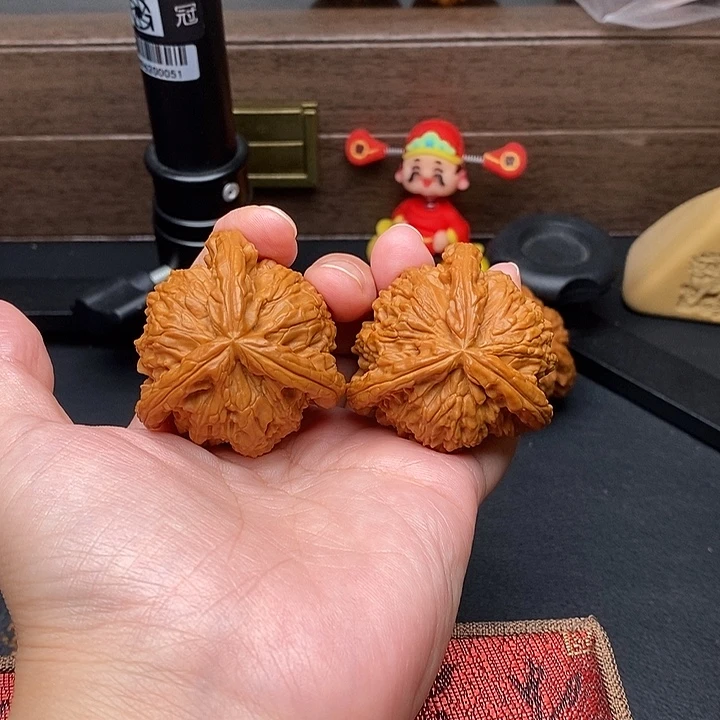 闫***德把件文玩核桃白奔