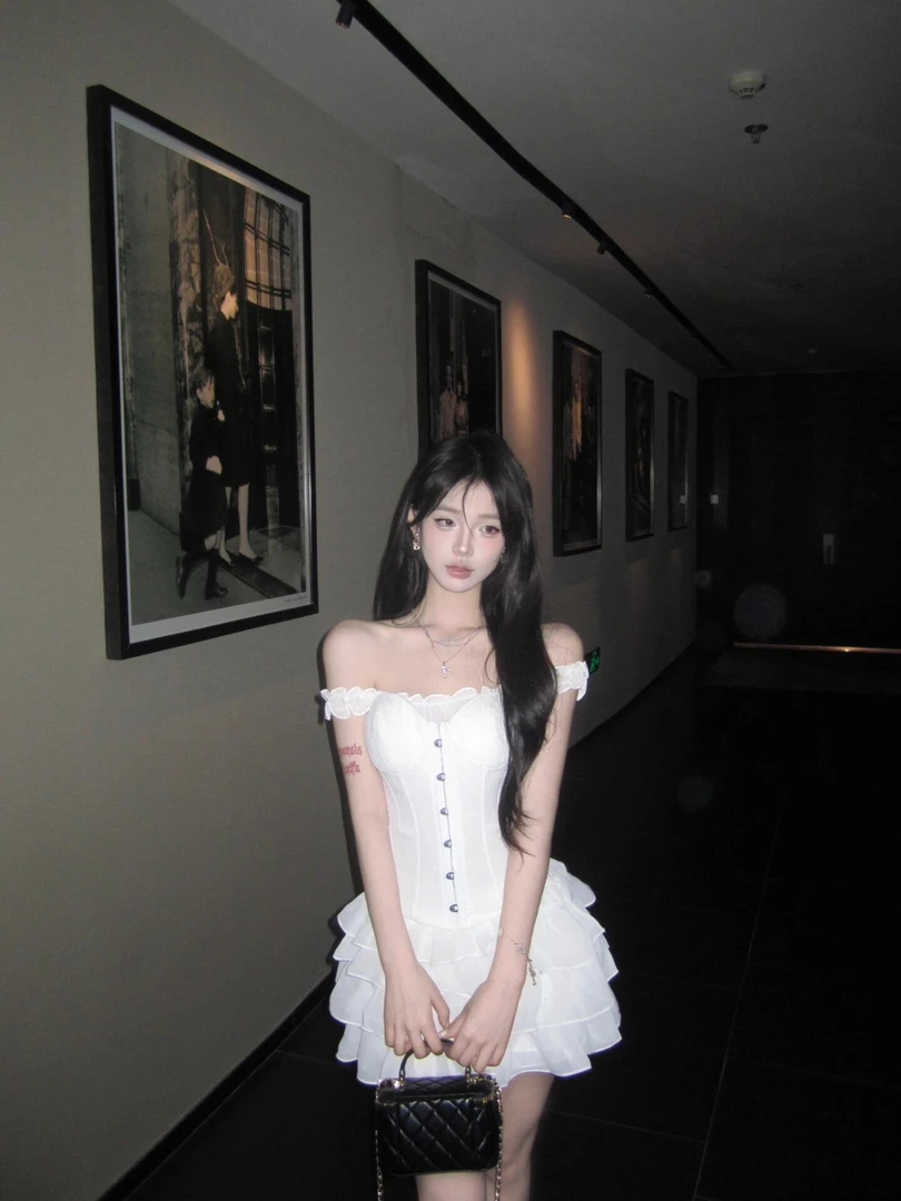 2025夏季新款纯欲辣妹蕾丝一字肩上衣配百褶包臀裙女