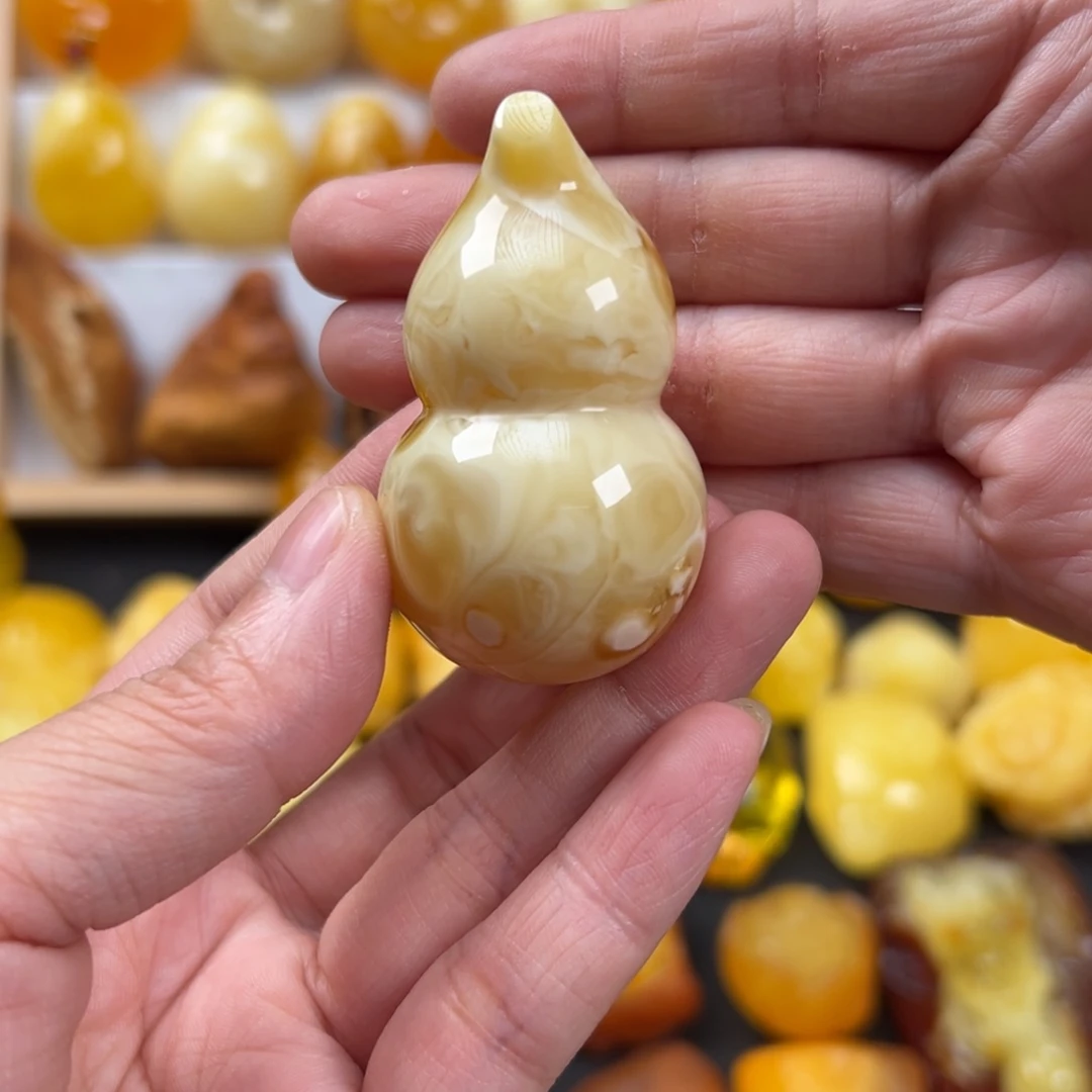 蜜蜡未镶嵌颈饰26.3克