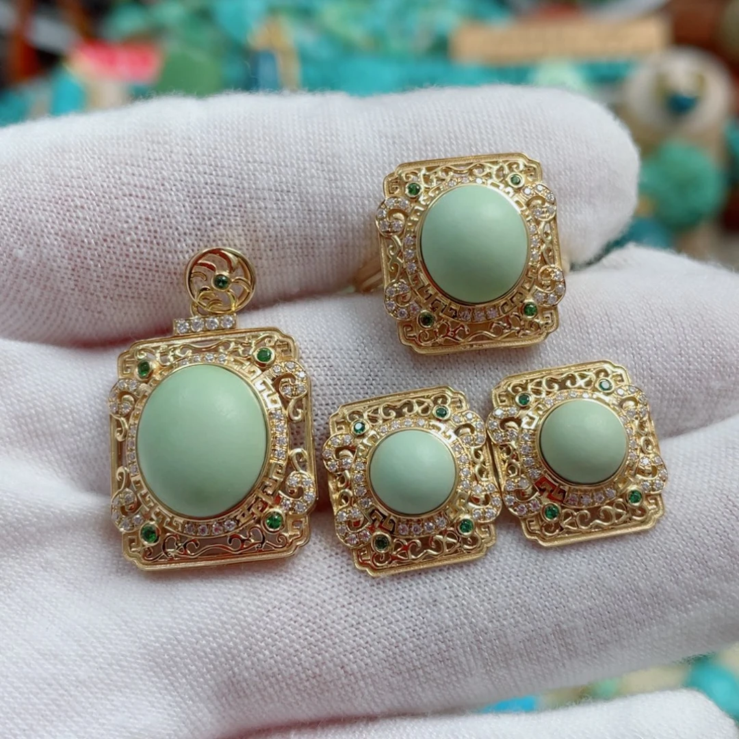 18K金镶嵌绿松石珠宝奇石