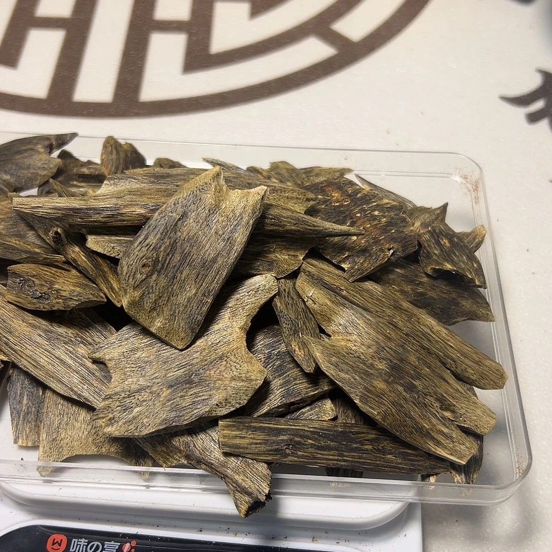 张***才楠木绿棋楠块料242克