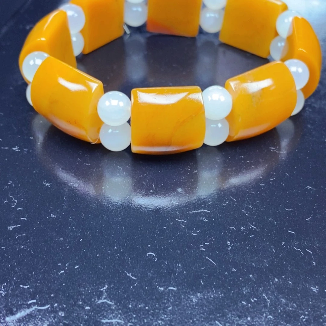 石英质玉（黄龙玉）未镶嵌颈饰