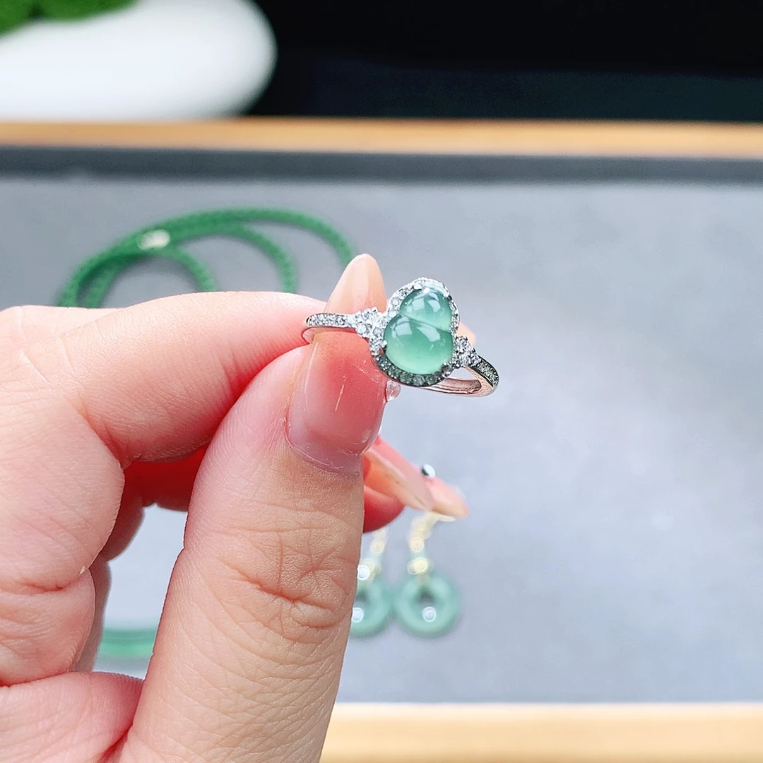 未镶嵌手镯（圆镯）翡翠