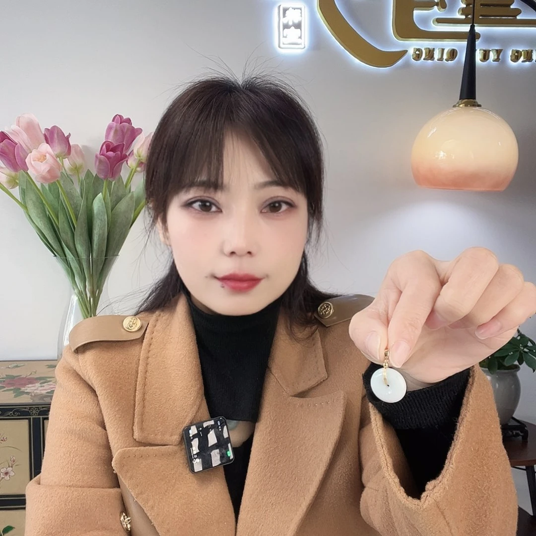 颈饰足银镀金镶嵌翡翠