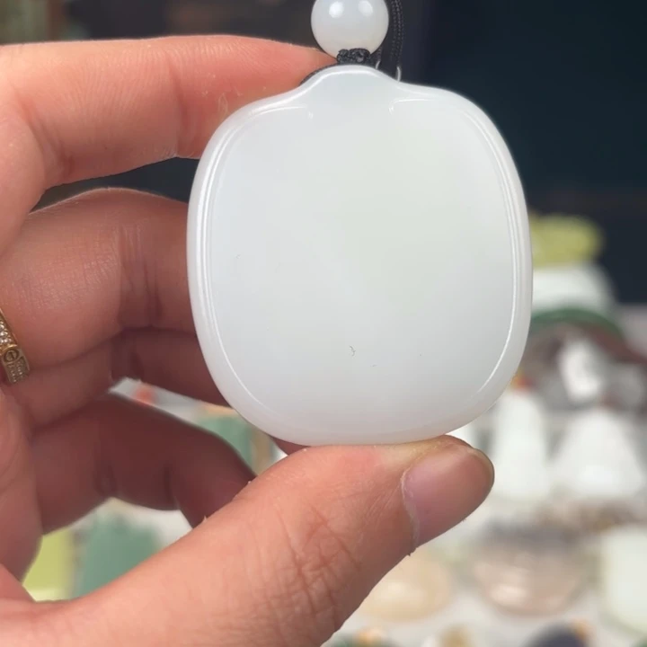 和田玉吊坠未镶嵌羊脂牌子