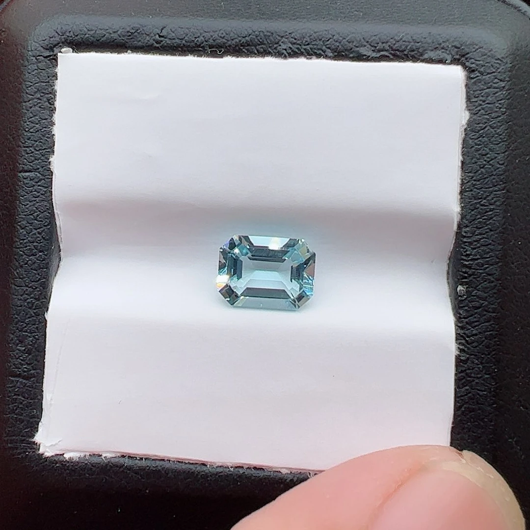 海蓝宝石裸石未镶嵌1.32克拉