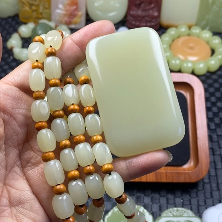 昆仑料无事牌一套