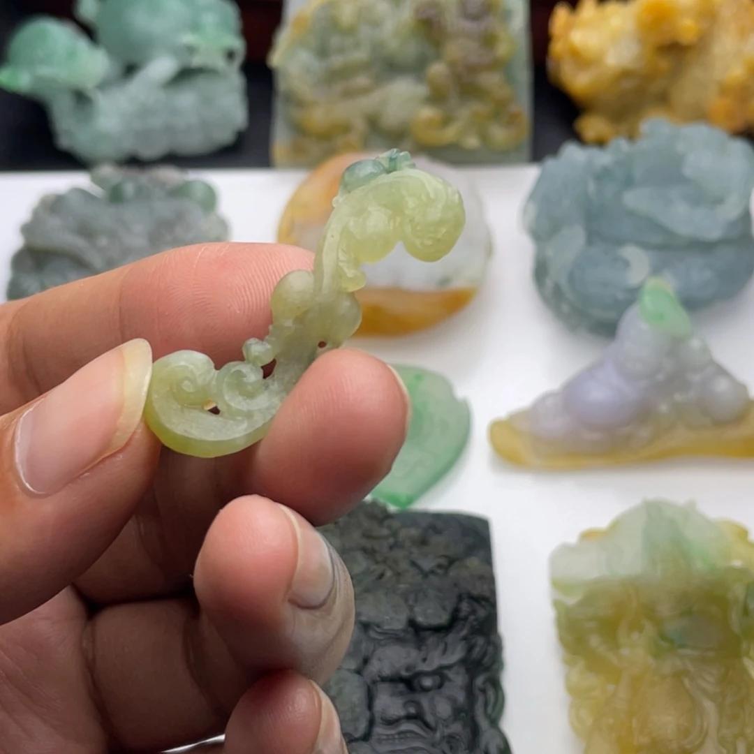 定制翡翠未镶嵌螭龙