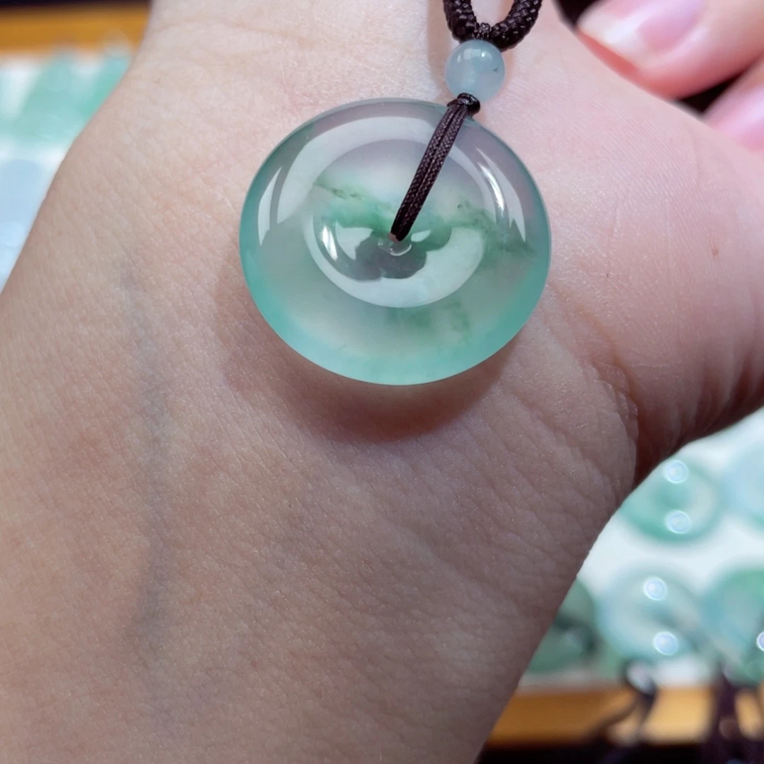 翡翠未镶嵌颈饰平安扣