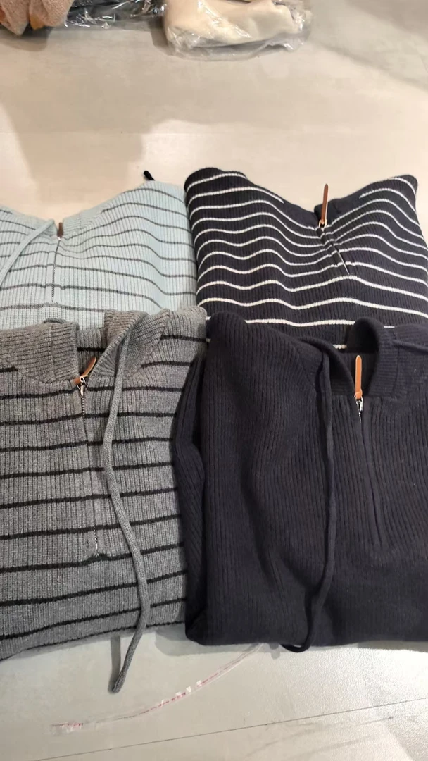 皮头半拉链戴帽条纹套头针织