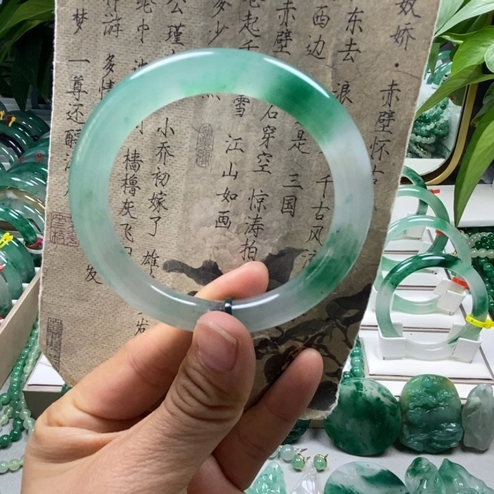 N***石英质玉未镶嵌手镯