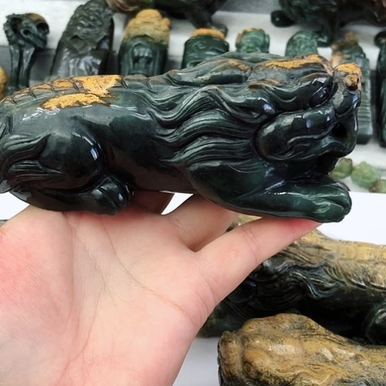 未镶嵌岫岩河磨玉（透闪石质玉）把件何**美