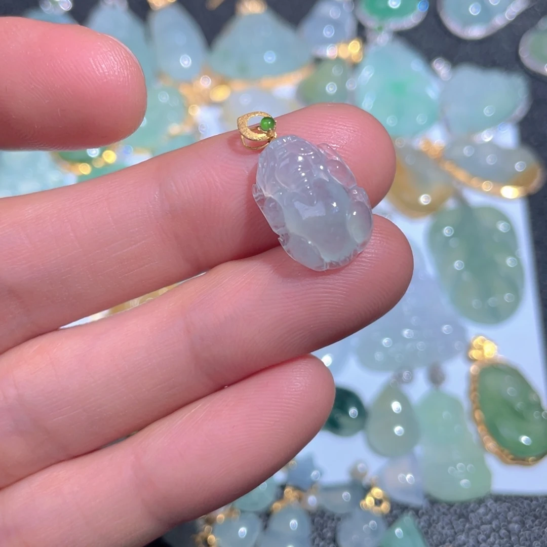 翡翠颈饰18K金镶嵌翡翠