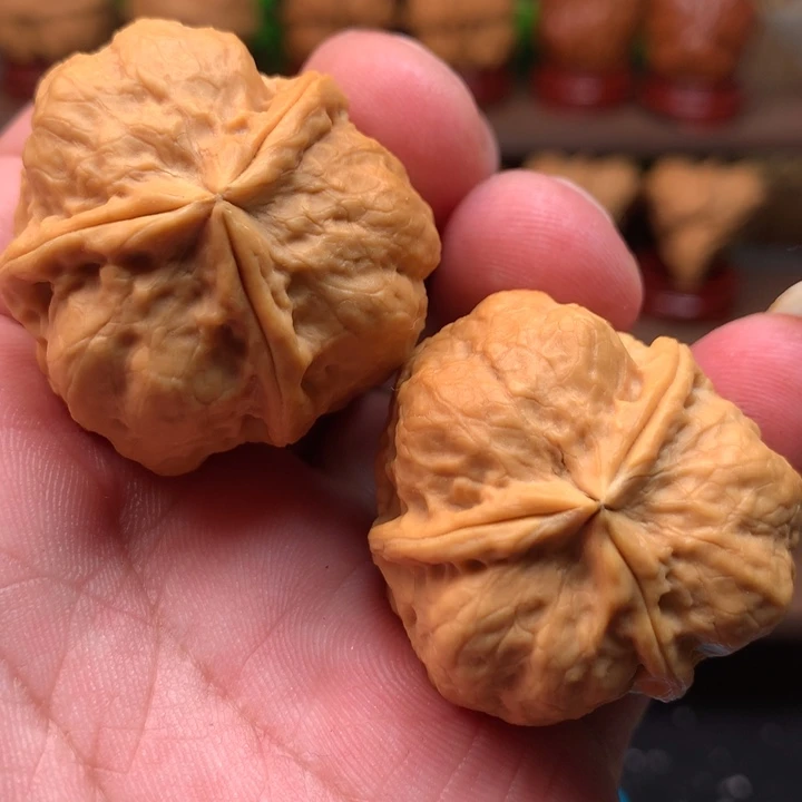 文玩核桃吊坠水晶三棱