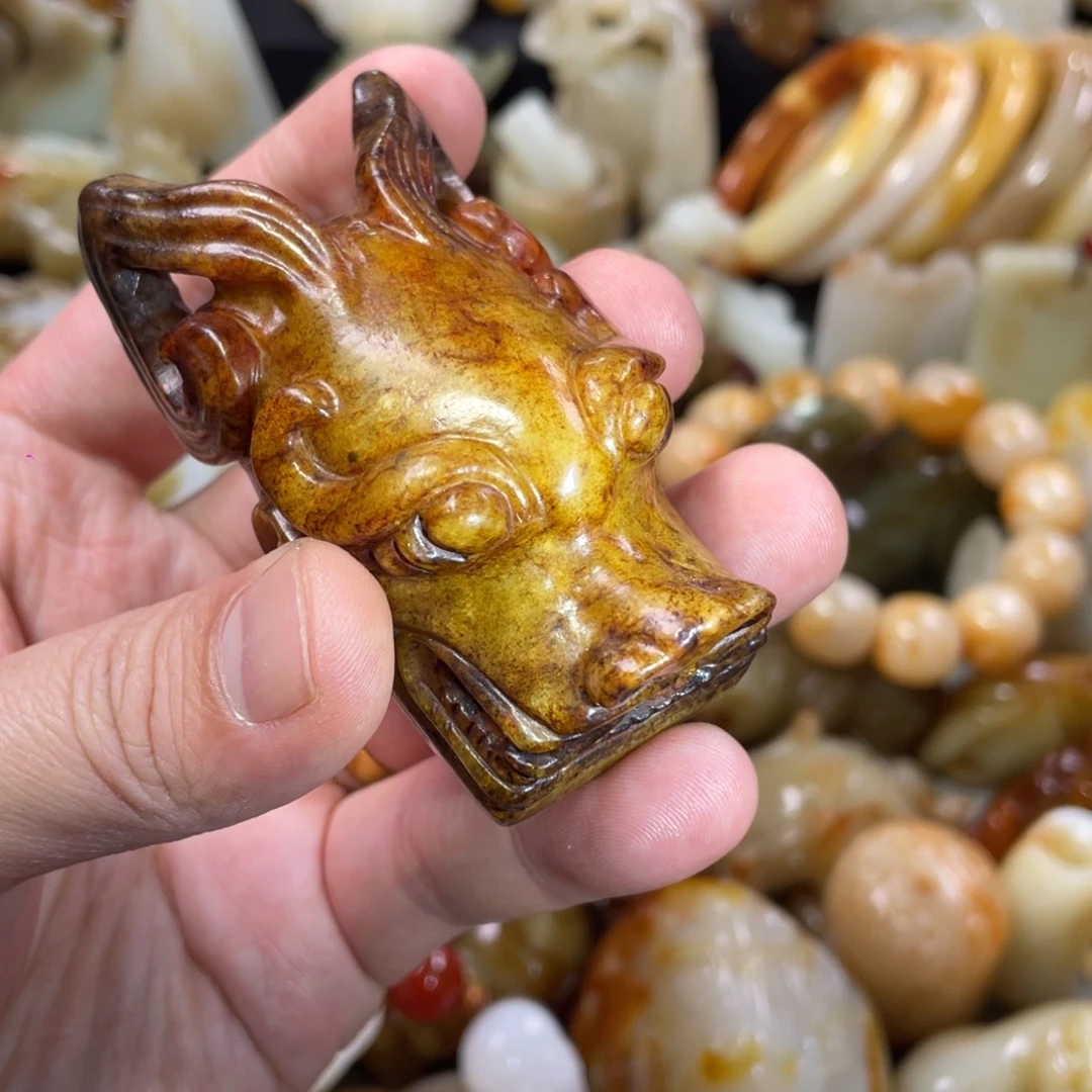 和田玉未镶嵌把件