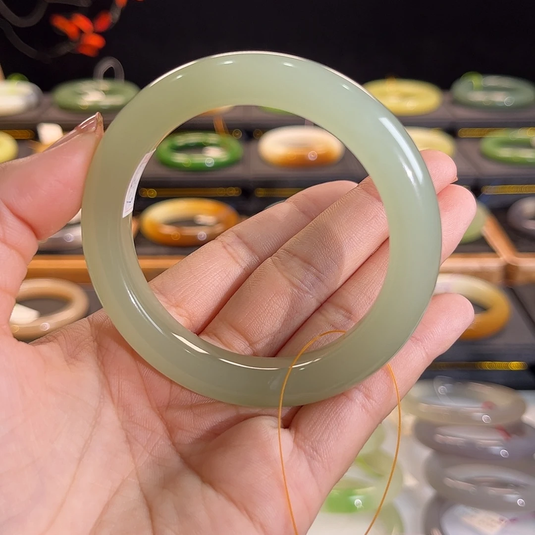 和田玉未镶嵌手镯高冰葡萄肉