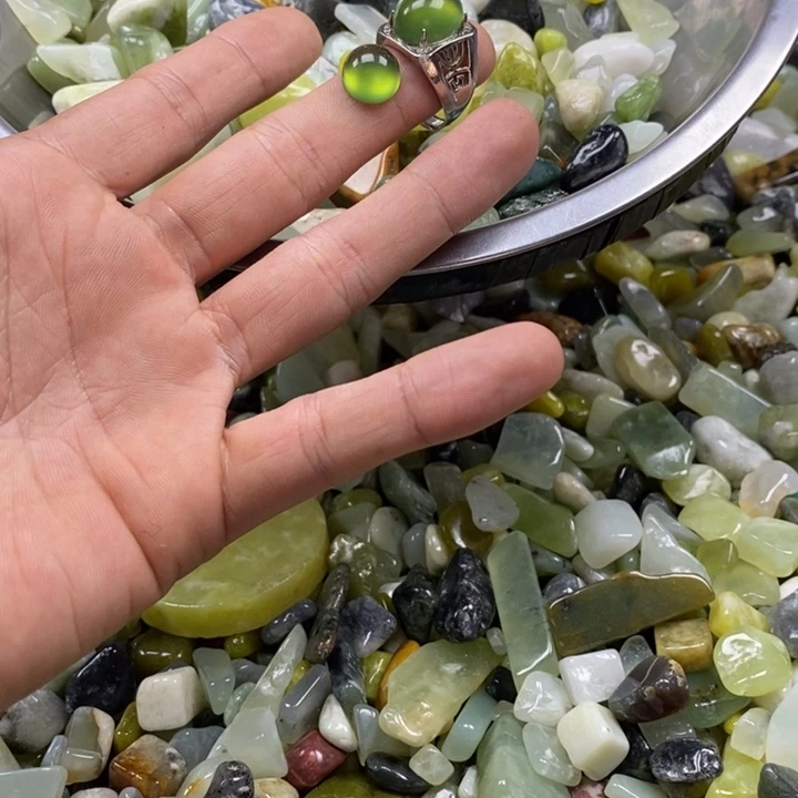 蛇纹石玉鱼缸石未镶嵌