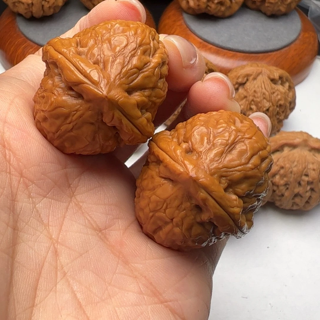 文玩核桃吊坠舍利子36