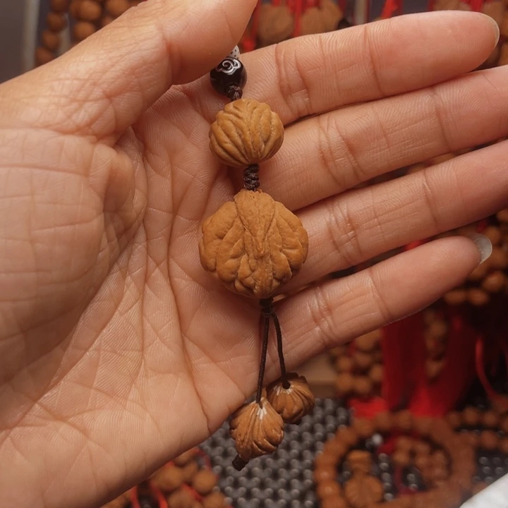 木质类龙纹桃枭挂件