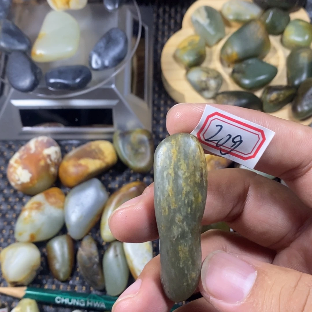 和田玉（糖玉）未镶嵌挂件