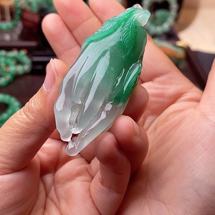 用***7石英质玉（非洲翠）未镶嵌挂件