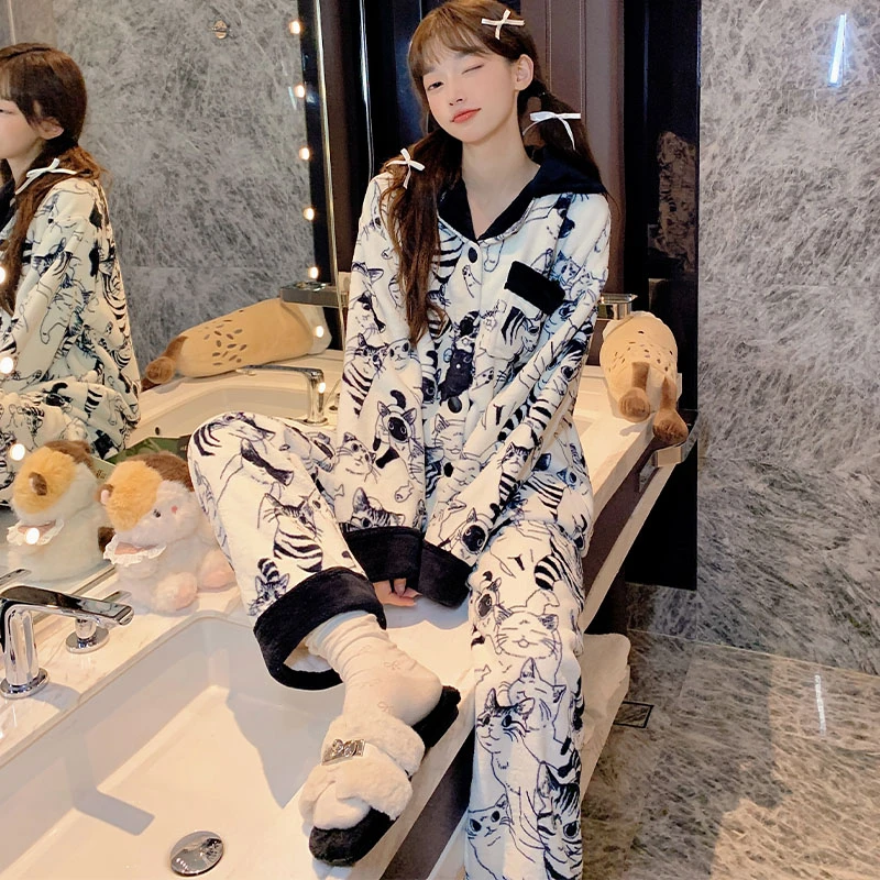 卡通风猫咪法兰绒加厚睡衣女款秋冬季加绒珊瑚绒家居服套装可外穿